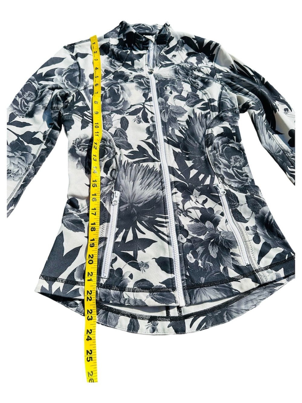 Lululemon Forme Jacket II *Textured
Brisk Bloom Black White Define Womens 2 - Picture 5 of 9